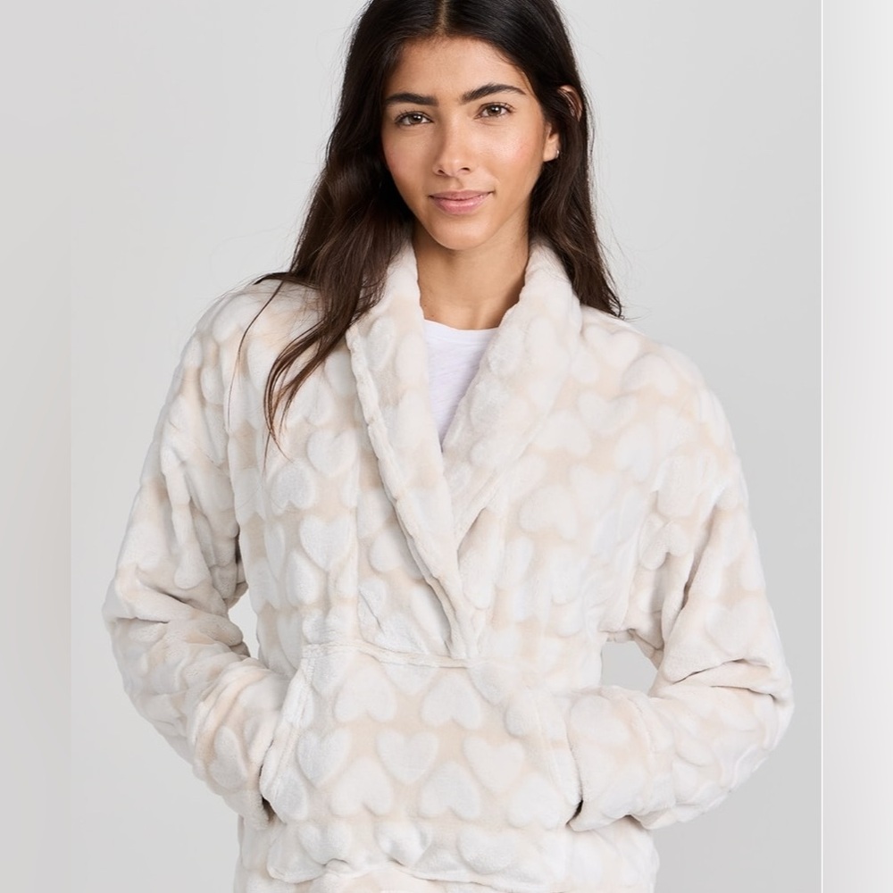Z Supply Plush Heart Long Sleeve lounge top. Cozy Fleece hearts pattern white S